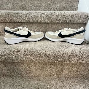 Nike waffle debut shoes, size 8 1/2